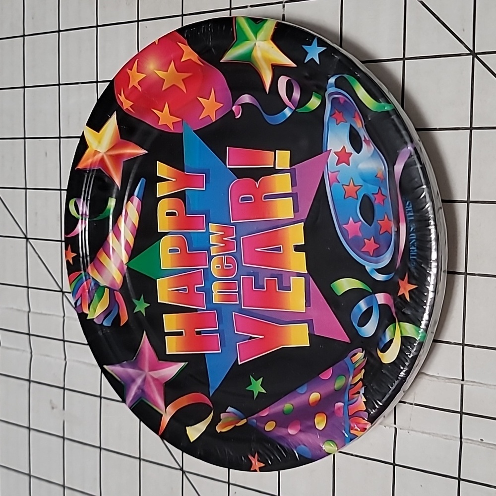 Happy New Year, Paper Plates 64390 by Trend Setters ‎ NIP 12 CT- 7" plates